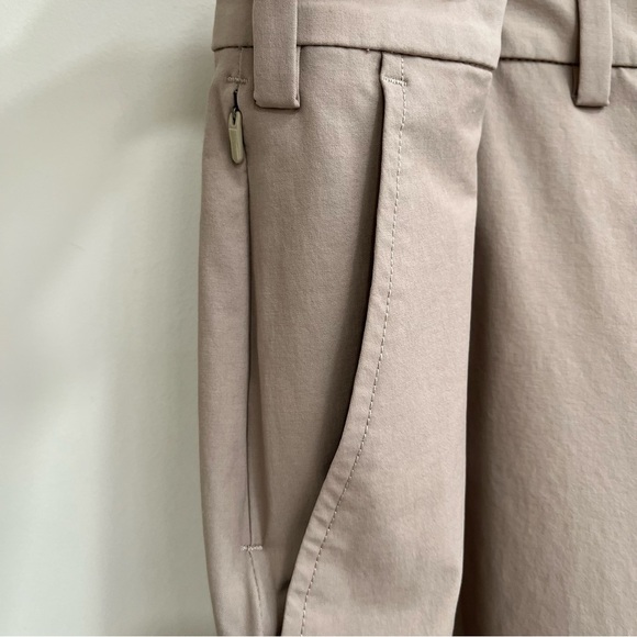 Vineyard Vines 9” On the Go Men's Shorts in Khaki Golf Performance Active 42B - Picture 3 of 7